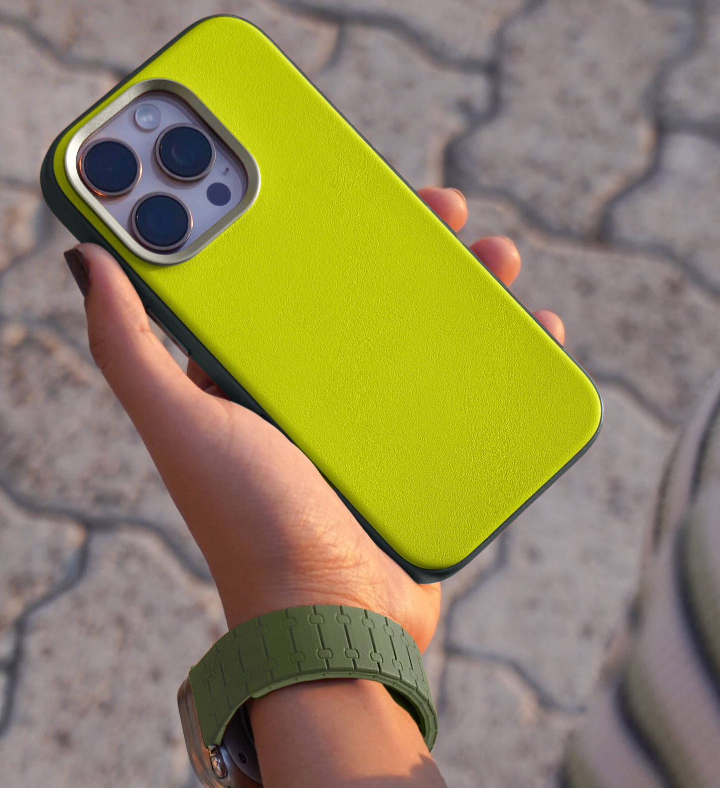 Kilyos Vegan Leather Case For iPhone 16 Series-Lime